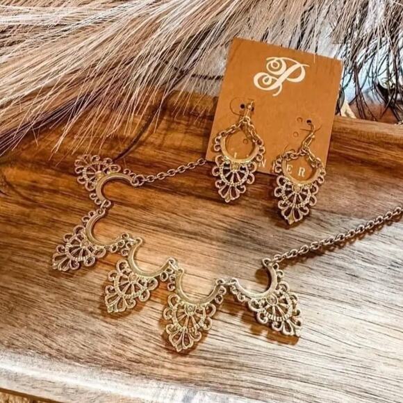 New Plunder "Ellison" Matte Gold Pedants Necklace (17.25"-20.25") - Picture 4 of 9